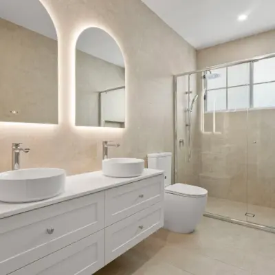 Main bathroom 1
